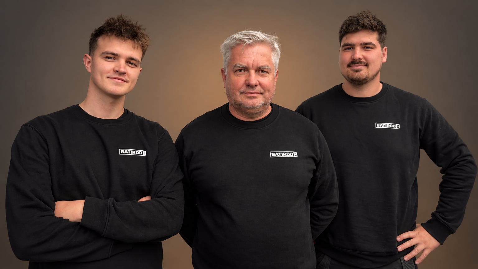 Olaf, Robert et Daniel, de gauche à droite, en sweat Batirod